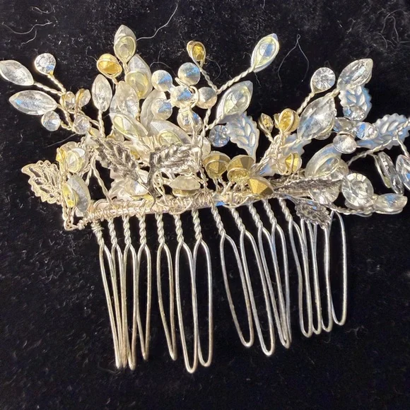Elegant Silver Hair Accessory perfect for a bride to be - Picture 5 of 6